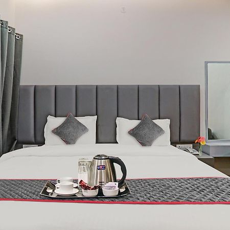 Super Townhouse Hotel Impact Chinhat Exterior foto