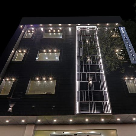 Super Townhouse Hotel Impact Chinhat Exterior foto