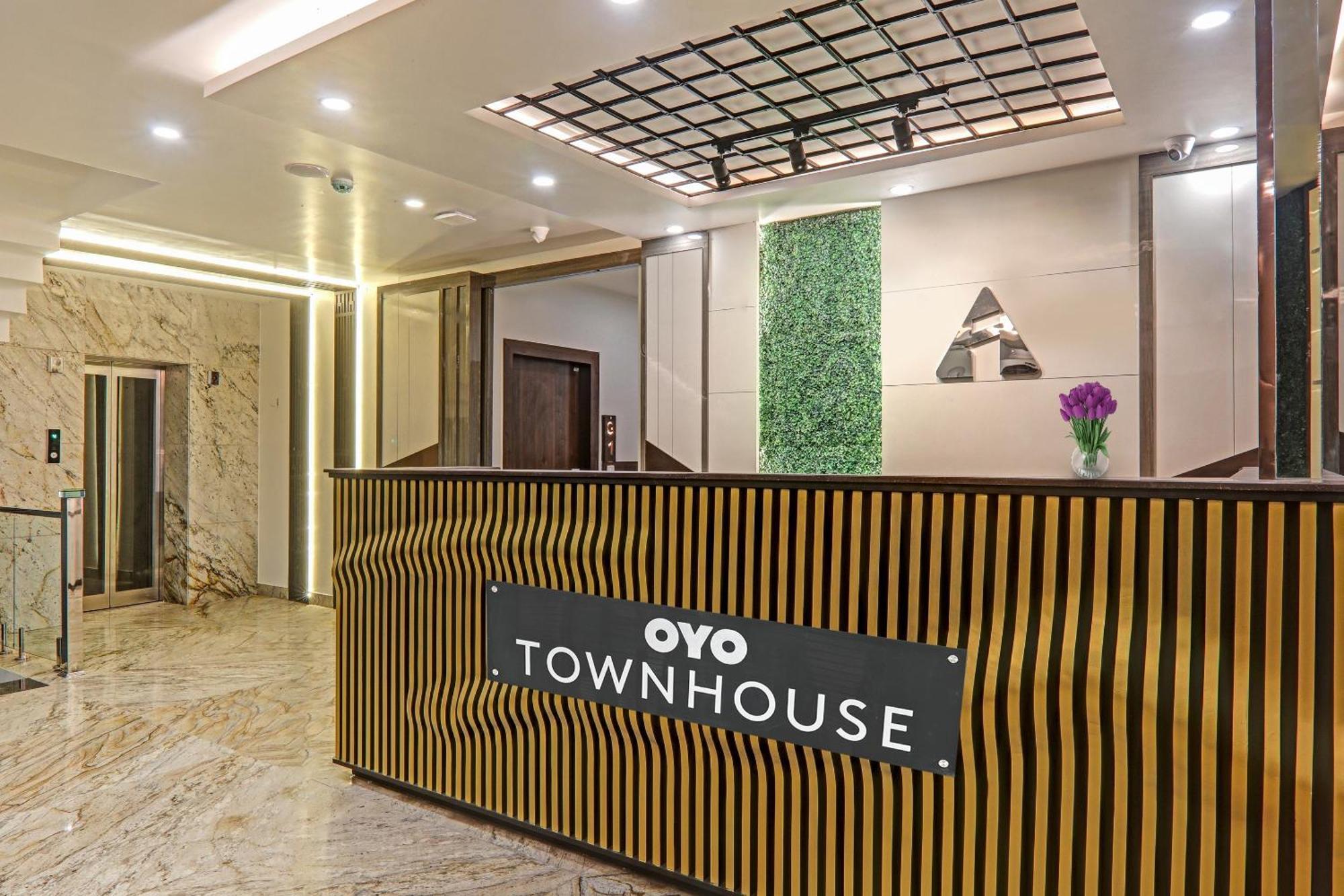 Super Townhouse Hotel Impact Chinhat Exterior foto