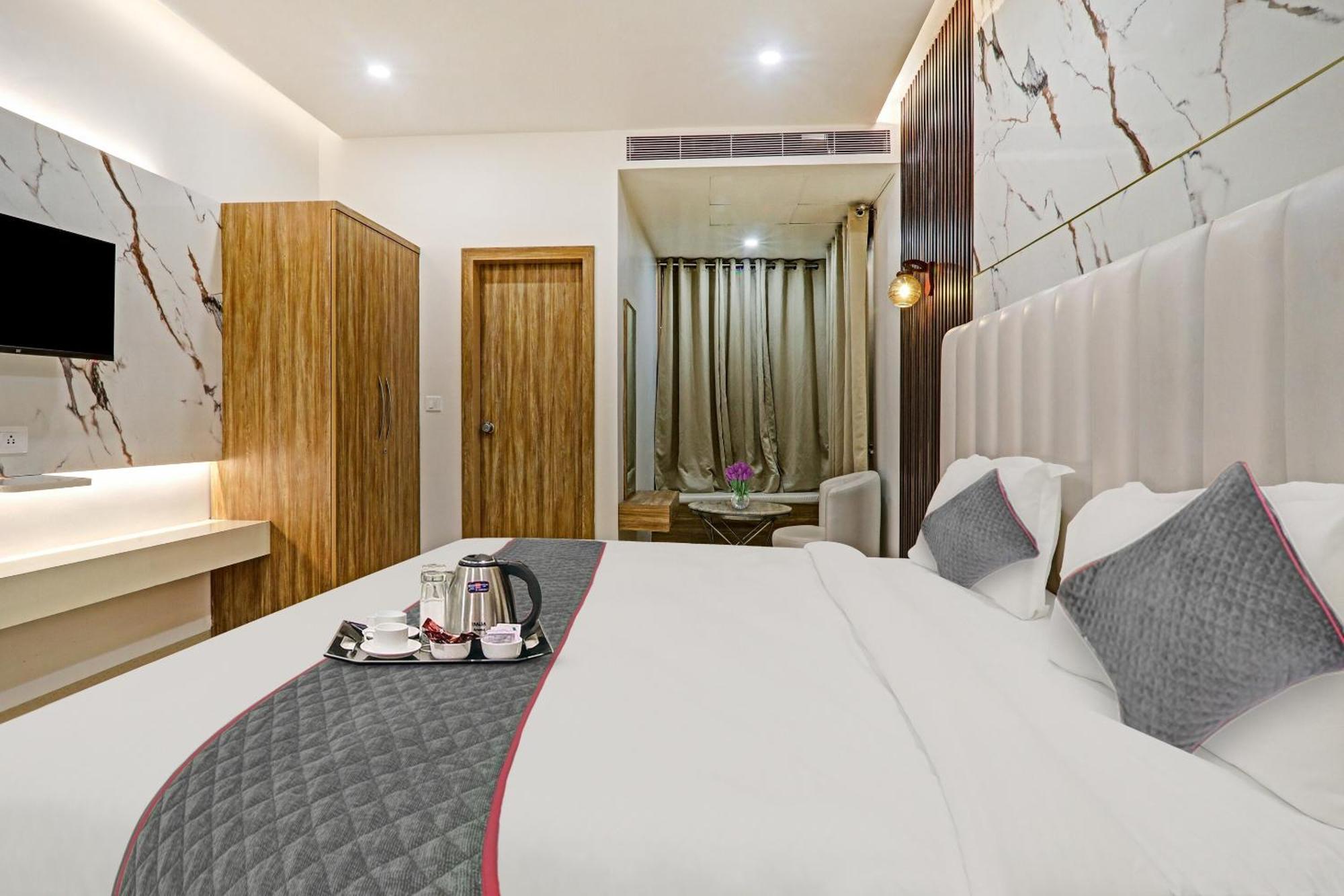 Super Townhouse Hotel Impact Chinhat Exterior foto